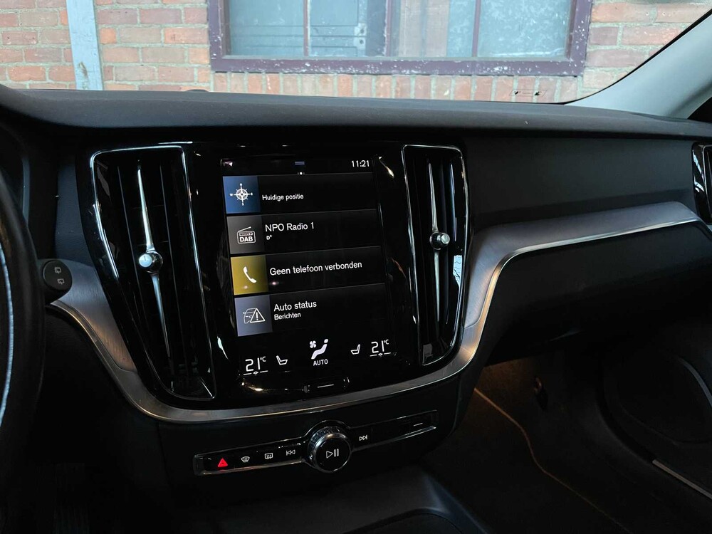 Volvo V60 2.0 B4 R-Design 197hp 2021, T-835-RK