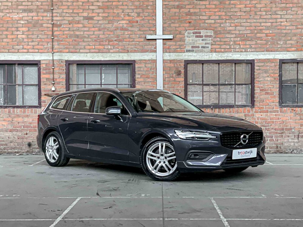 Volvo V60 2.0 B4 R-Design 197hp 2021, T-835-RK