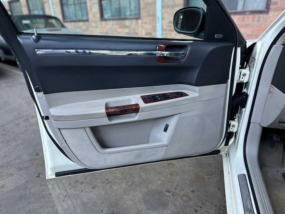 Chrysler 300C HEMI 5.7 V8 340hp 2006 Youngtimer