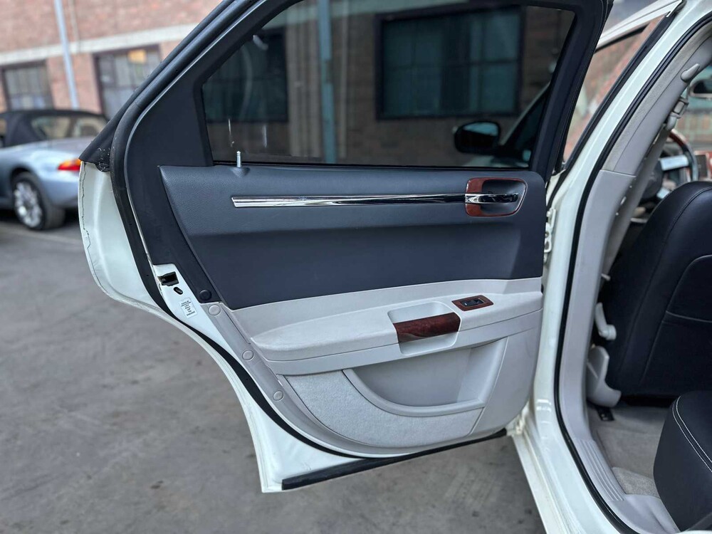 Chrysler 300C HEMI 5.7 V8 340hp 2006 Youngtimer