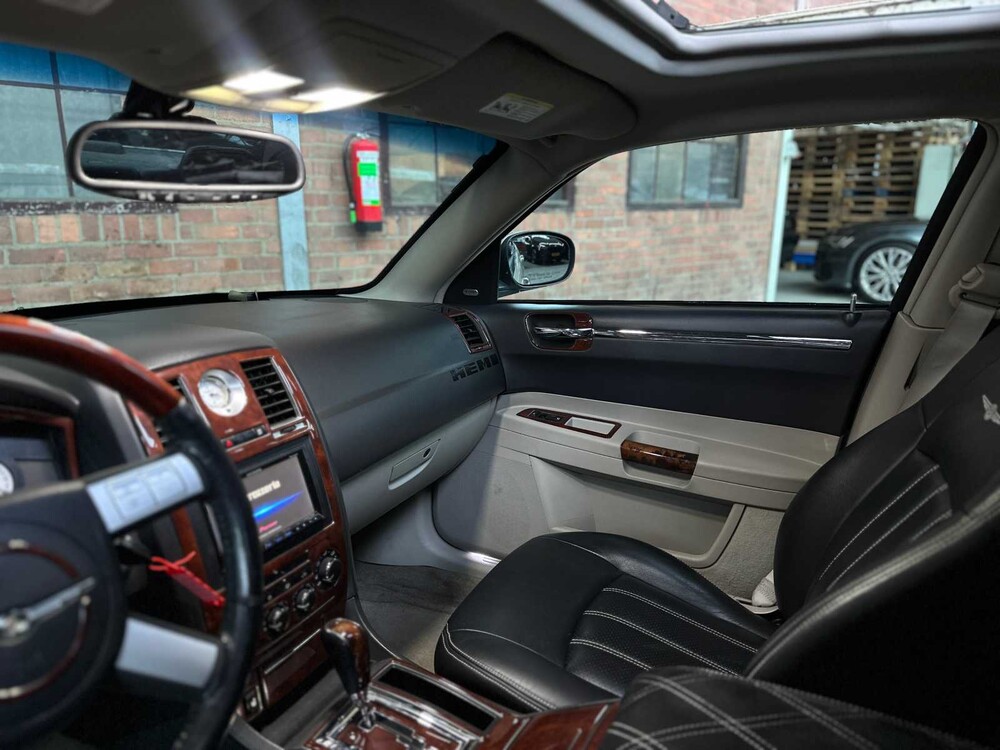 Chrysler 300C HEMI 5.7 V8 340hp 2006 Youngtimer
