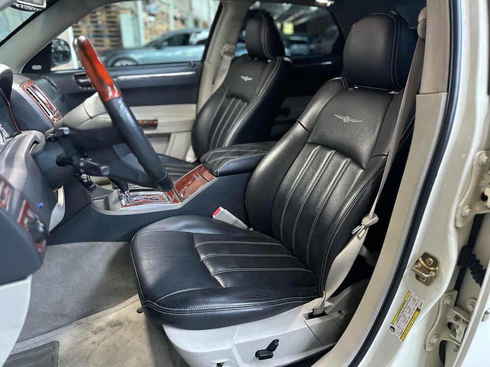 Chrysler 300C HEMI 5.7 V8 340hp 2006 Youngtimer