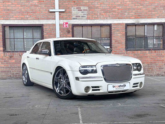 Chrysler 300C HEMI 5.7 V8 340PS 2006 Youngtimer