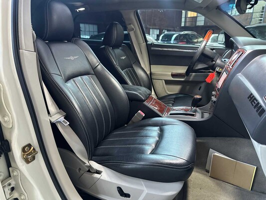 Chrysler 300C HEMI 5.7 V8 340PS 2006 Youngtimer