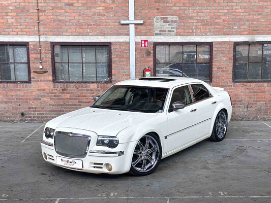 Chrysler 300C HEMI 5.7 V8 340PS 2006 Youngtimer