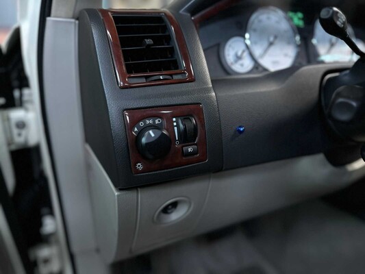 Chrysler 300C HEMI 5.7 V8 340PS 2006 Youngtimer