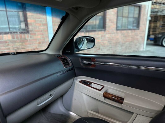 Chrysler 300C HEMI 5.7 V8 340PS 2006 Youngtimer