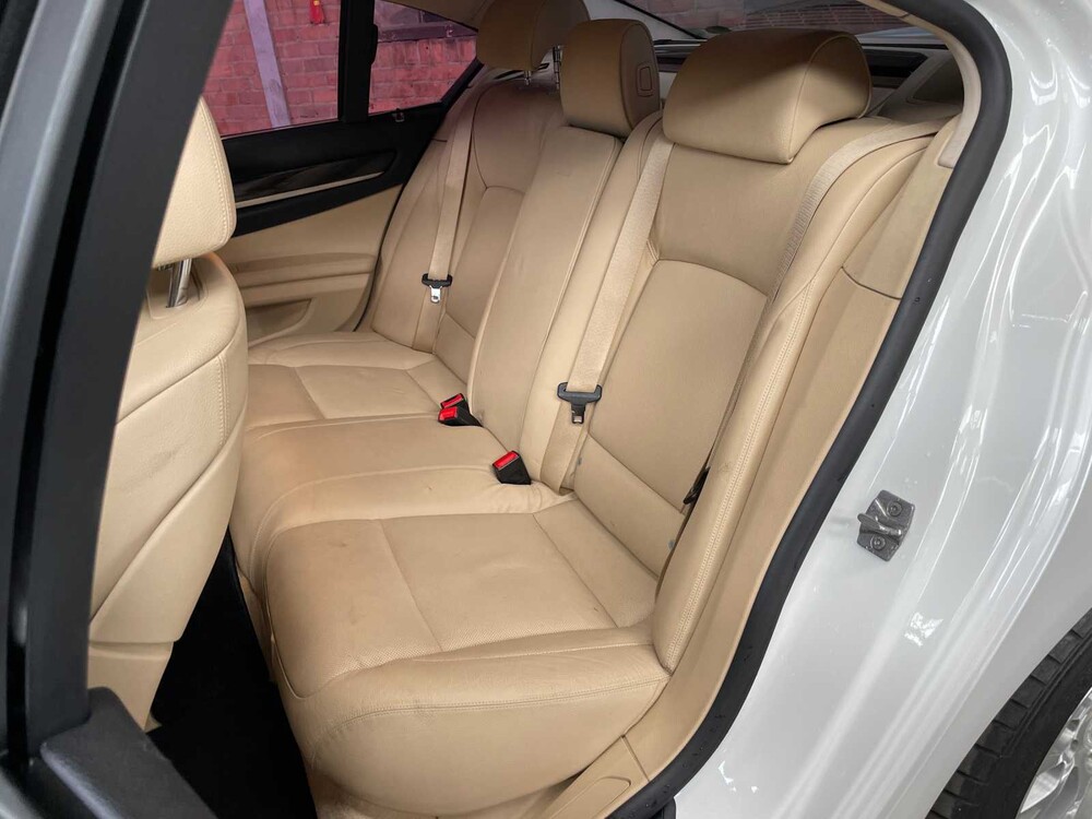 BMW ActiveHybrid7 F04 4.4 V8 465hp 2010 Youngtimer