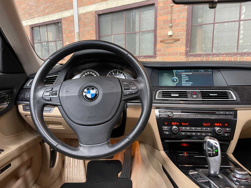 BMW ActiveHybrid7 F04 4.4 V8 465hp 2010 Youngtimer