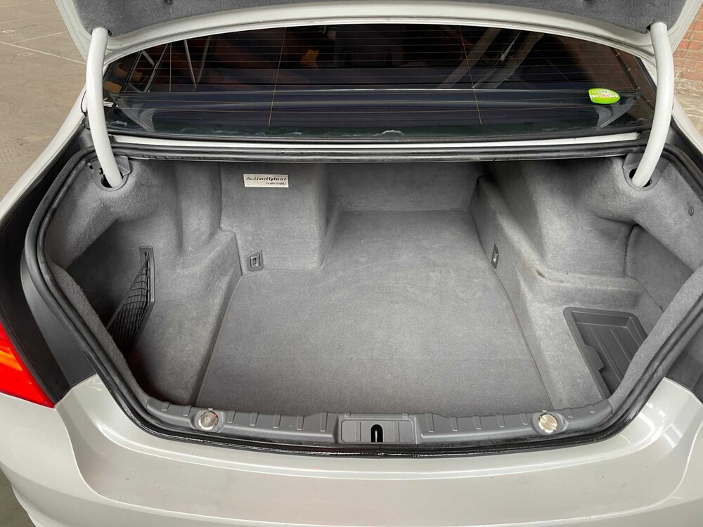 BMW ActiveHybrid7 F04 4.4 V8 465hp 2010 Youngtimer