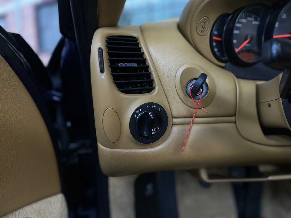 Porsche 911 Carrera 4 996 Cabriolet 3.4 300hp 2001 Youngtimer