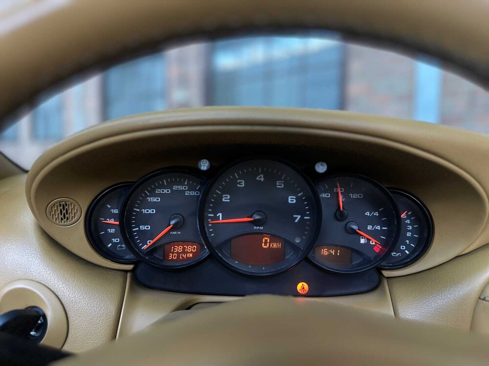 Porsche 911 Carrera 4 996 Cabriolet 3.4 300hp 2001 Youngtimer