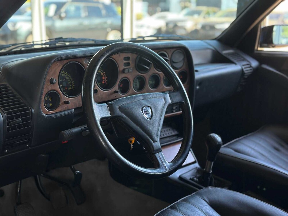 Lancia Theme 3.0 8.32 Ferrari 202hp 1989