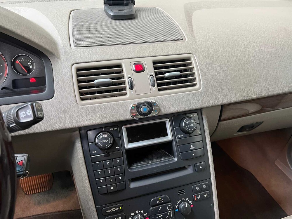 Volvo XC90 4.4 V8 Executive 315pk 2006, 57-JTH-5