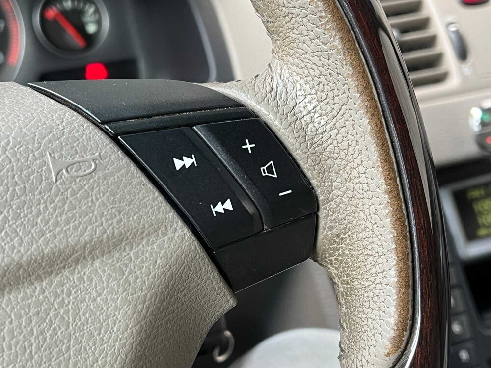 Volvo XC90 4.4 V8 Executive 315pk 2006, 57-JTH-5