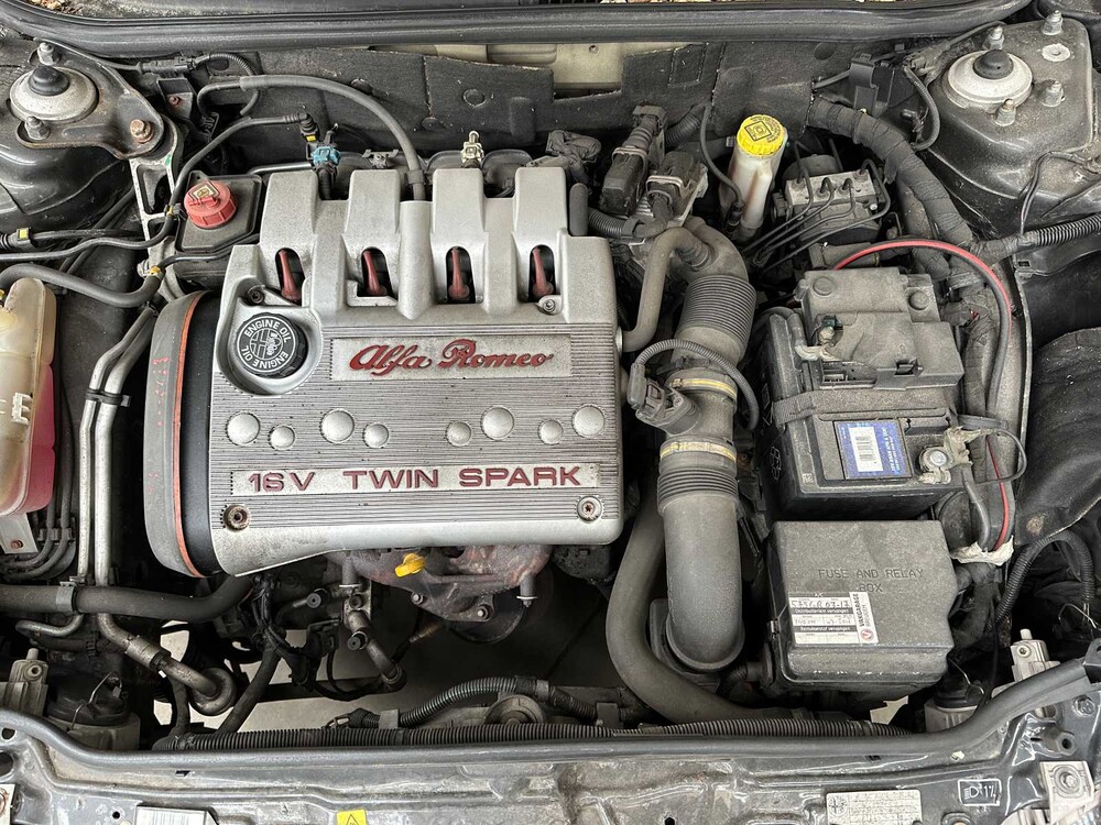 Alfa Romeo 147 1.6 TS Impression 105pk 2004, 09-PH-KF