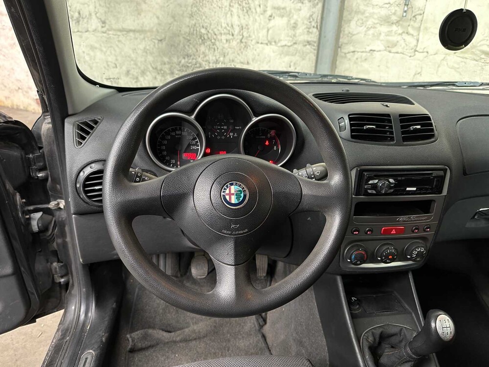 Alfa Romeo 147 1.6 TS Impression 105pk 2004, 09-PH-KF