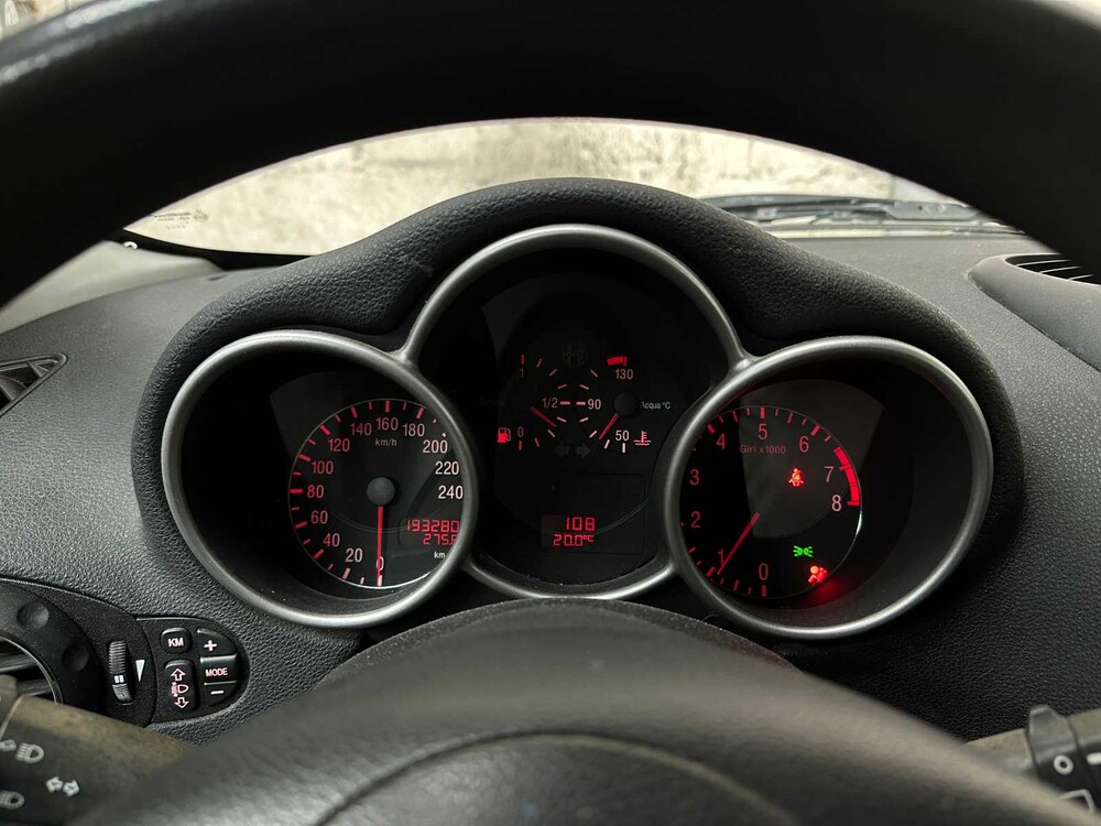 Alfa Romeo 147 1.6 TS Impression 105pk 2004, 09-PH-KF