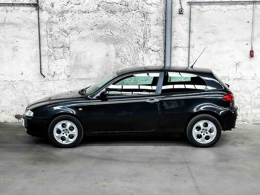 Alfa Romeo 147 1.6 TS Impression 105pk 2004, 09-PH-KF