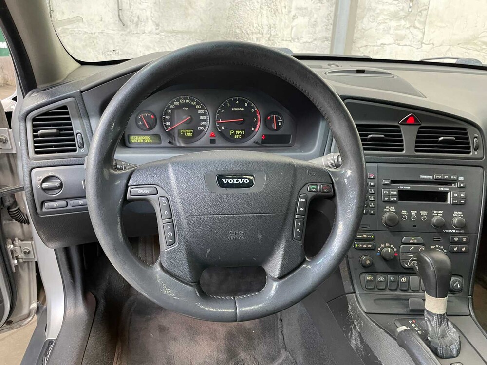 Volvo V70 2.3 T-5 Comfort Line 250pk 2002, KT-730-L