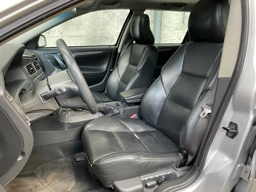 Volvo V70 2.3 T-5 Comfort Line 250pk 2002, KT-730-L