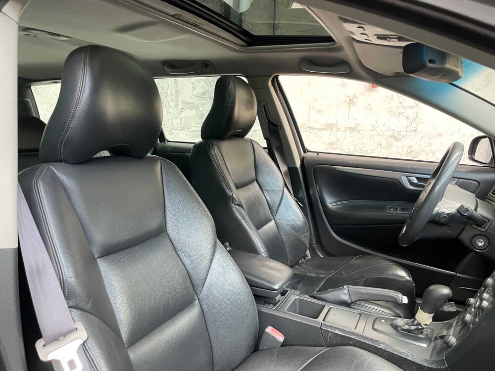 Volvo V70 2.3 T-5 Comfort Line 250pk 2002, KT-730-L