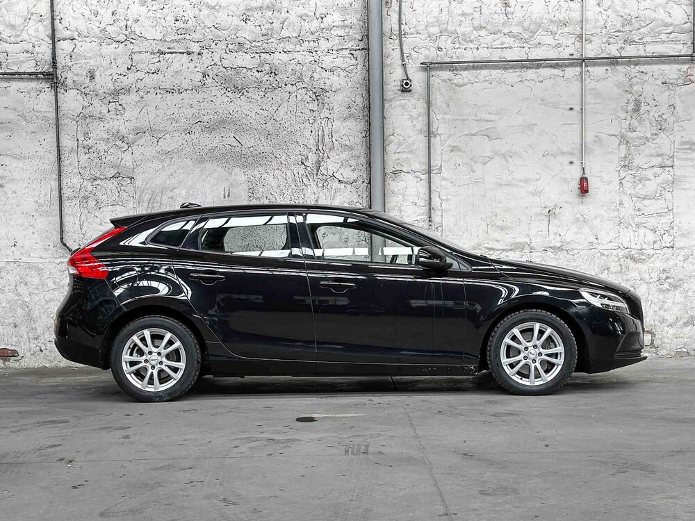 Volvo V40 2.0 T2 Nordic+ 122pk 2017, PT-562-S