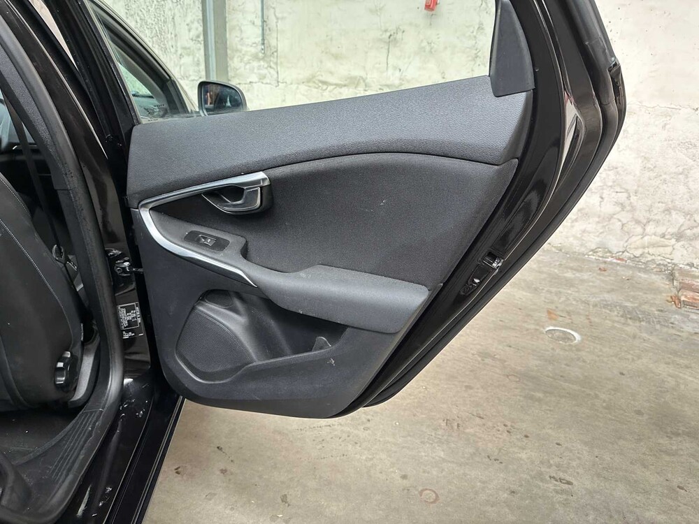 Volvo V40 2.0 T2 Nordic+ 122pk 2017, PT-562-S