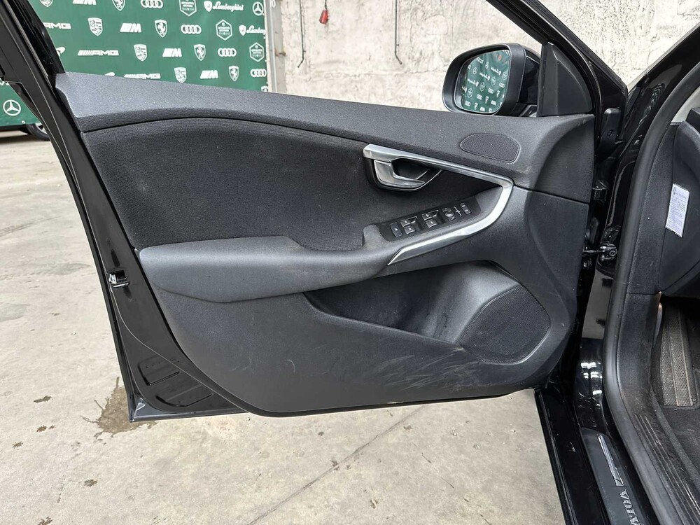 Volvo V40 2.0 T2 Nordic+ 122pk 2017, PT-562-S