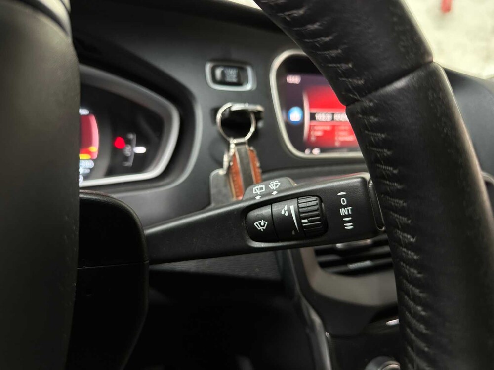 Volvo V40 2.0 T2 Nordic+ 122pk 2017, PT-562-S