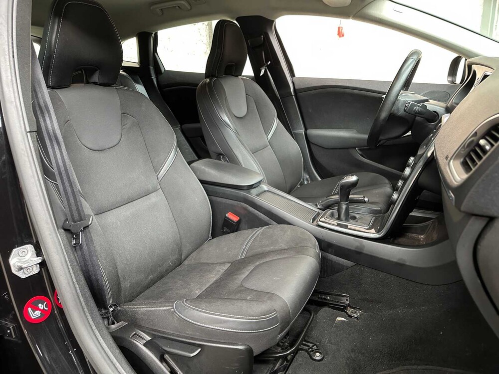 Volvo V40 2.0 T2 Nordic+ 122pk 2017, PT-562-S