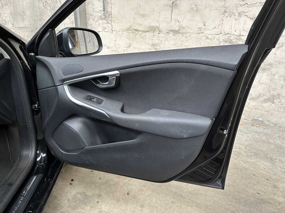 Volvo V40 2.0 T2 Nordic+ 122pk 2017, PT-562-S