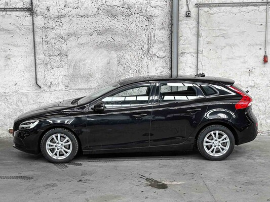 Volvo V40 2.0 T2 Nordic+ 122PS 2017, PT-562-S