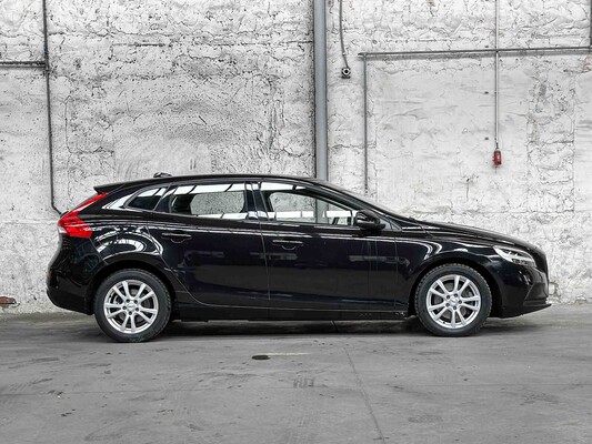 Volvo V40 2.0 T2 Nordic+ 122PS 2017, PT-562-S
