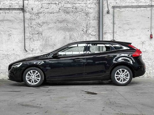 Volvo V40 2.0 T2 Nordic+ 122PS 2017, PT-562-S