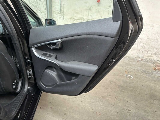 Volvo V40 2.0 T2 Nordic+ 122PS 2017, PT-562-S