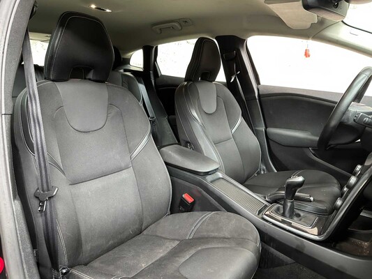 Volvo V40 2.0 T2 Nordic+ 122PS 2017, PT-562-S