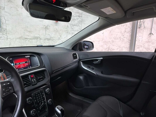 Volvo V40 2.0 T2 Nordic+ 122PS 2017, PT-562-S