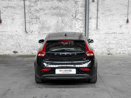 Volvo V40 2.0 T2 Nordic+ 122PS 2017, PT-562-S