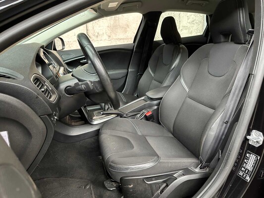 Volvo V40 2.0 T2 Nordic+ 122PS 2017, PT-562-S