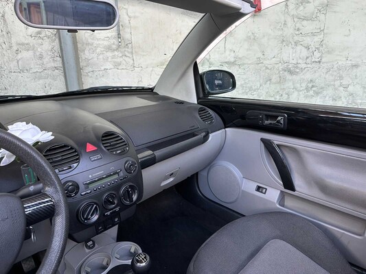 Volkswagen New Beetle Cabriolet 1.6 102pk 2003, 75-GNV-4