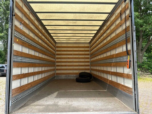 Volkswagen Crafter 35 2.0 TDI L4 EL Highline 177pk 2018, V-106-NZ Bedrijfswagen