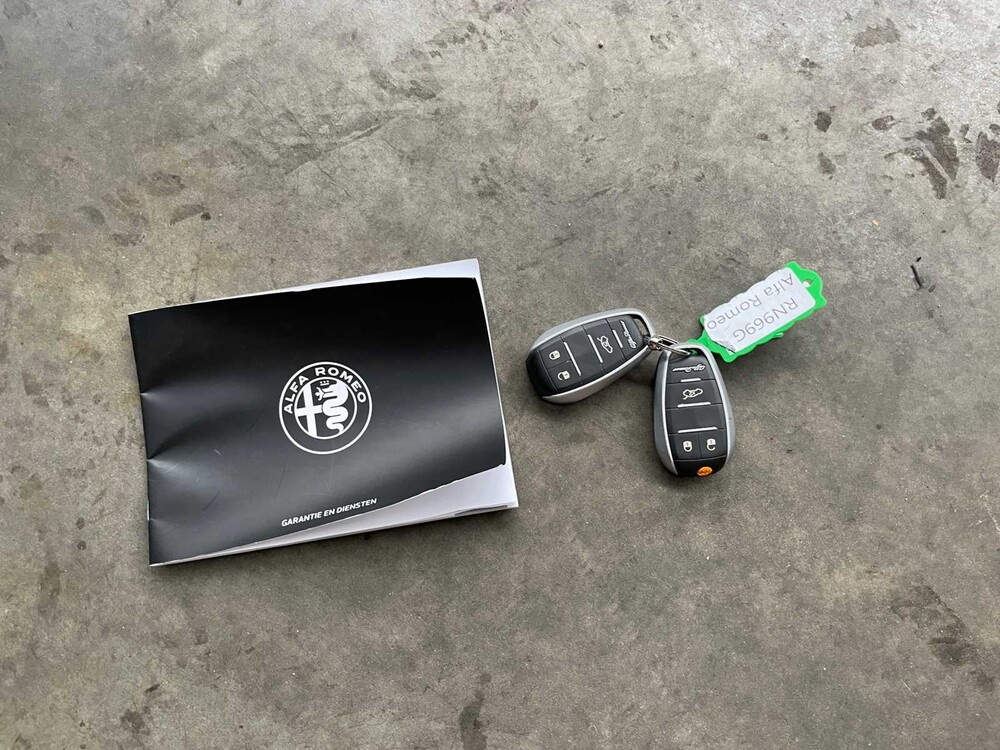 Alfa Romeo Giulia 2.2 Super 150pk 2018 (Origineel-NL), RN-969-G