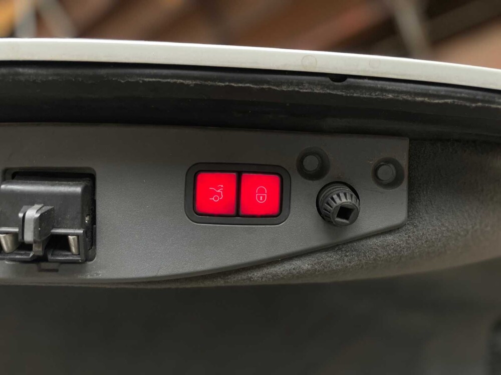 Mercedes-Benz SL550 AMG 5.5 V8 R230 382pk 2011