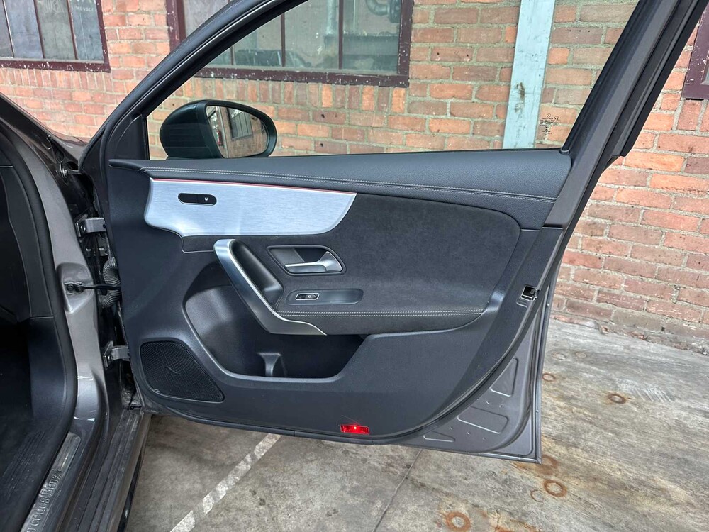 Mercedes-Benz A250 e AMG Business Solution 160pk 2021 A-Klasse, Z-927-LS