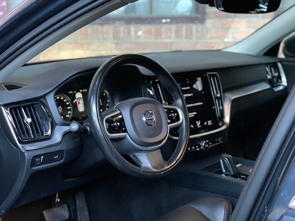 Volvo V60 2.0 B4 R-Design 197pk 2021, T-835-RK