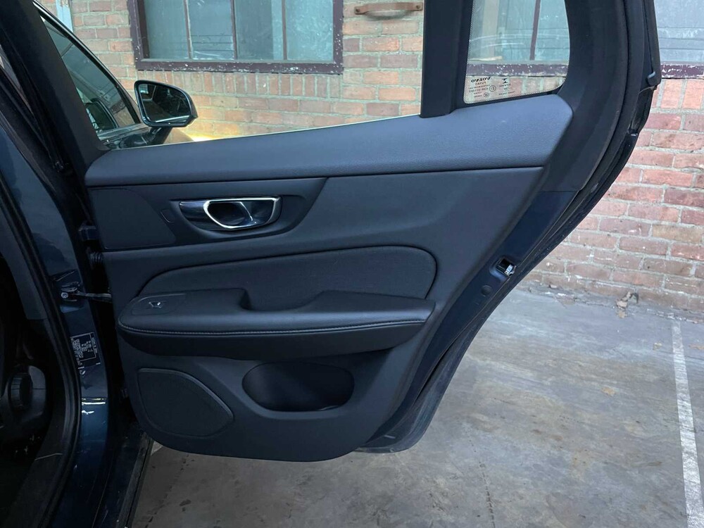 Volvo V60 2.0 B4 R-Design 197pk 2021, T-835-RK