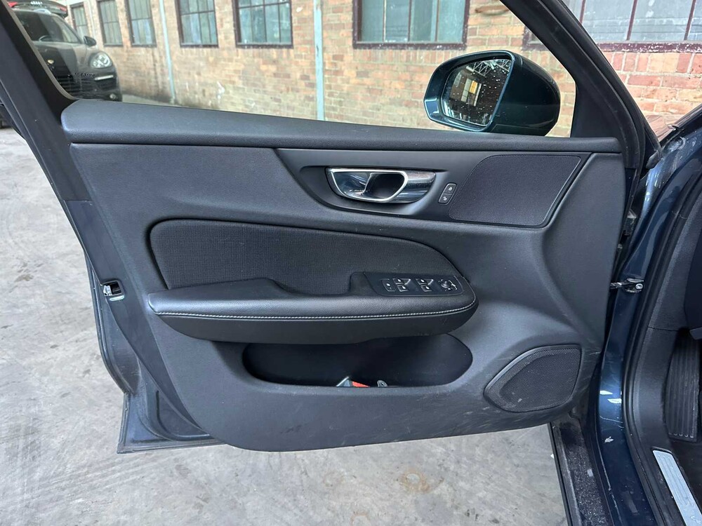 Volvo V60 2.0 T6 Twin Engine AWD Momentum Pro 253pk 2020, H-754-FN