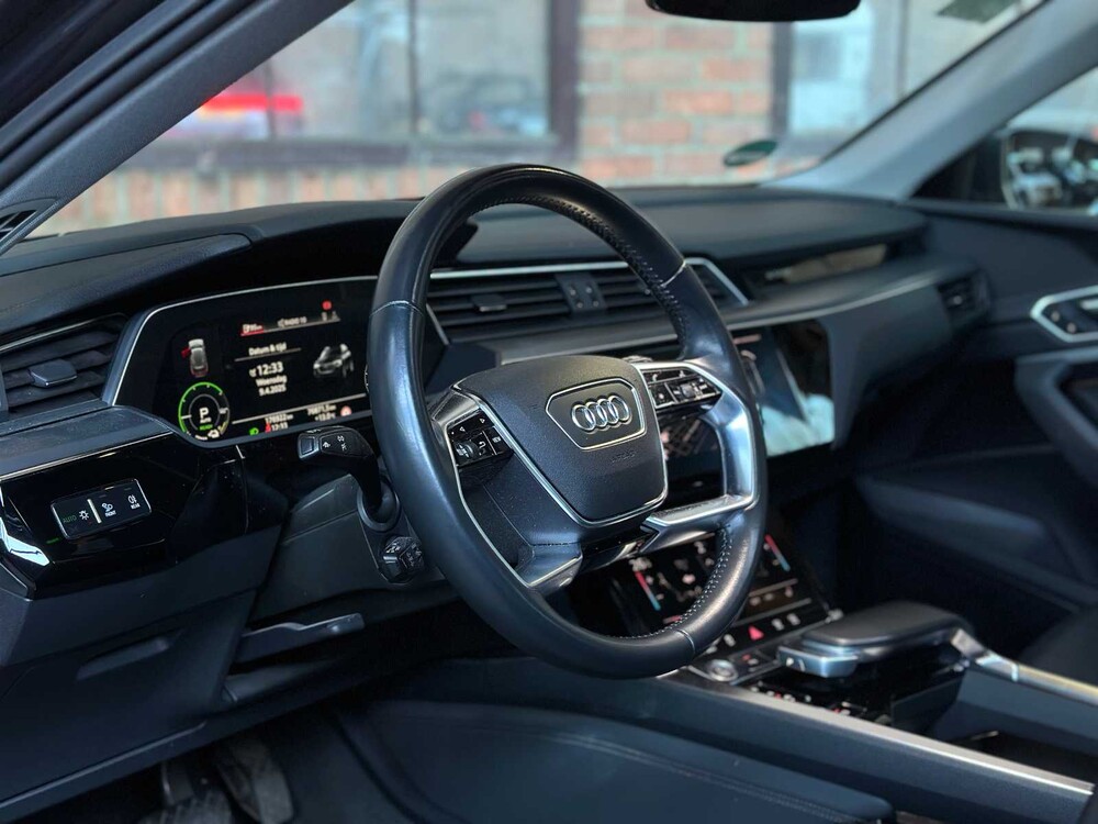 Audi e-tron 50 Quattro Launch Edition Plus 71 kWh 313pk 2019 (Origineel-NL), H-889-DB