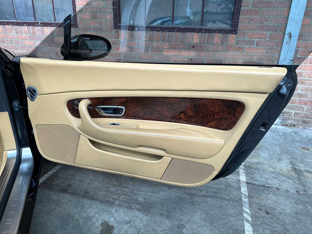 Bentley Continental GTC 6.0 W12 560pk 2007 Youngtimer